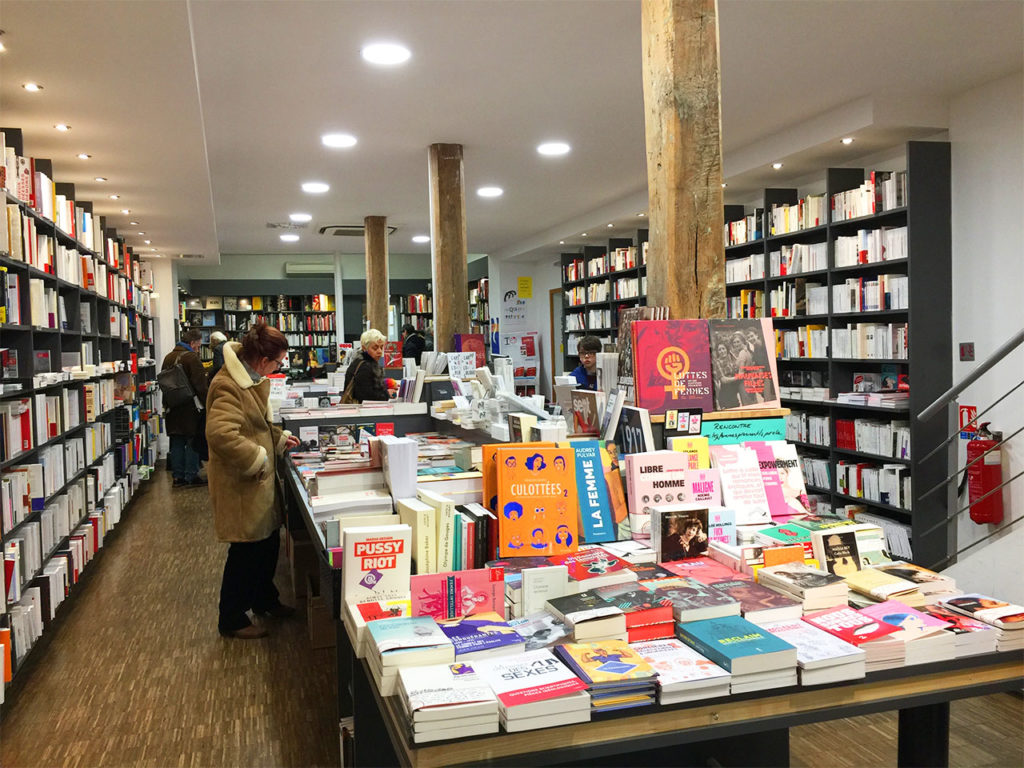 Office de livres dans une librairie