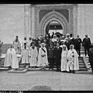 Les anciens combattants coloniaux à la mosquée, 1931