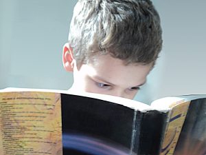 photographie d'un jeune lecteur