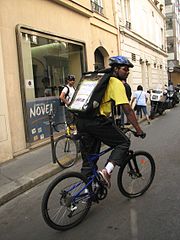 coursier à vélo
