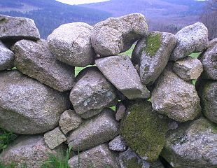 photo d'un mur de pierres sèches