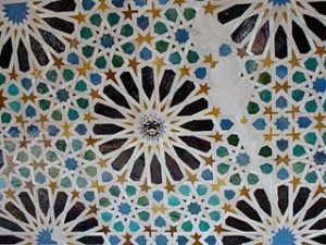 gros plan sur une mosaique de l'Alhambra