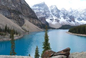 photo d'un lac des rocheuses canadiennes