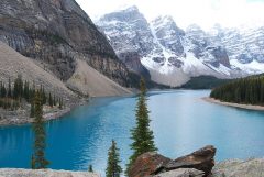 photo d'un lac des rocheuses canadiennes
