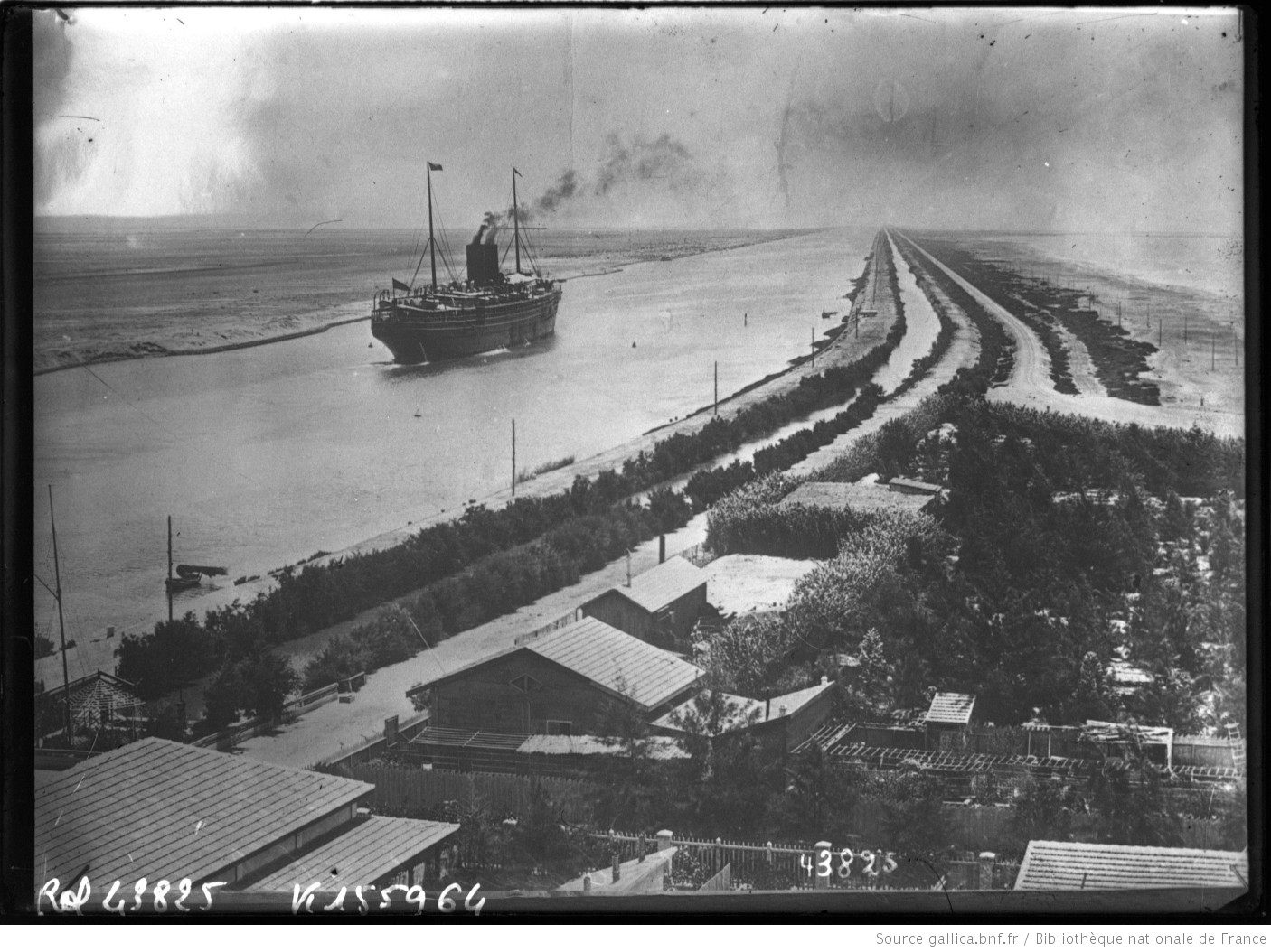 Photographie du canal de Suez, 1915 / [Agence Rol]