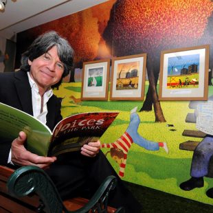 Photo d'Anthony Browne sur un salon