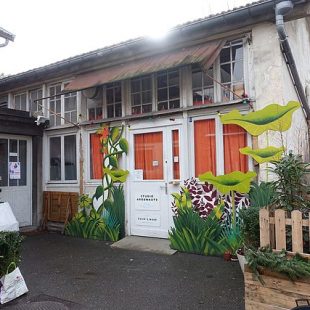photographie d'une maison des Grands voisins