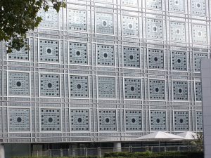 Moucharabiehs de la facade de l'IMA