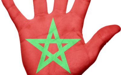 main avec drapeau marocain