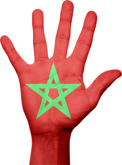 main avec drapeau marocain