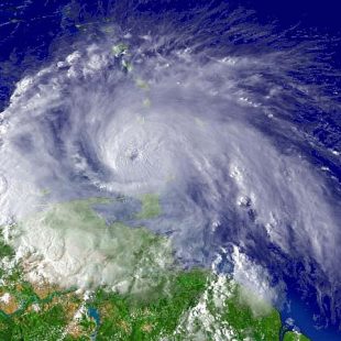 photographie satellite d'un ouragan