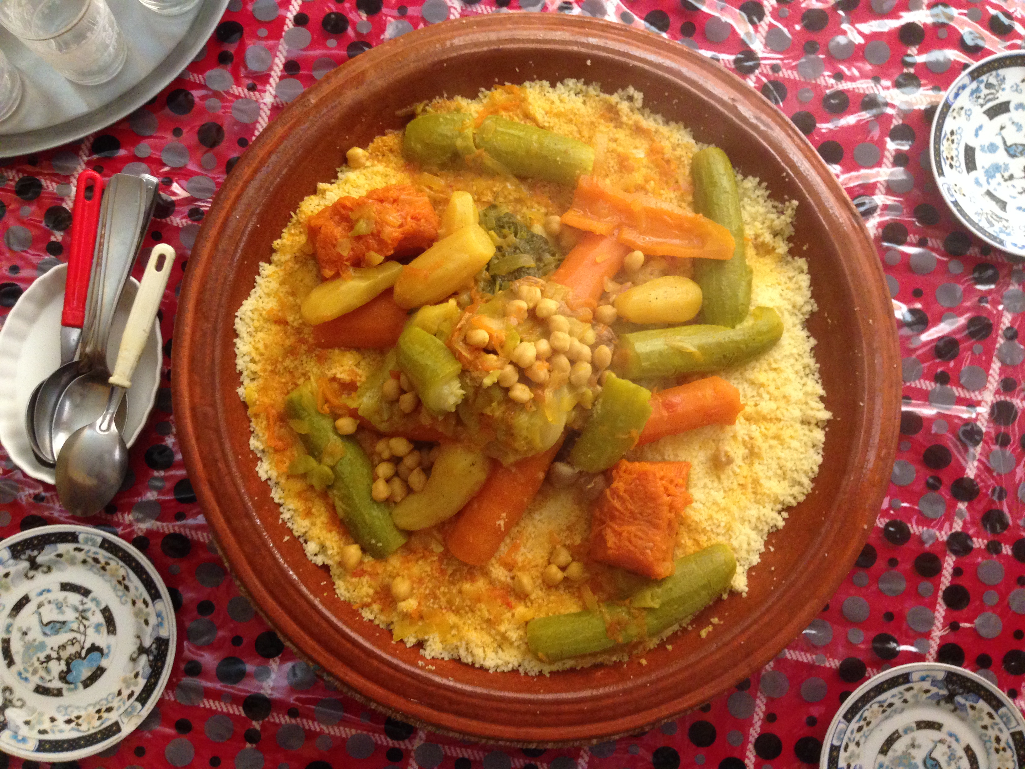 Plat de couscous. Commons