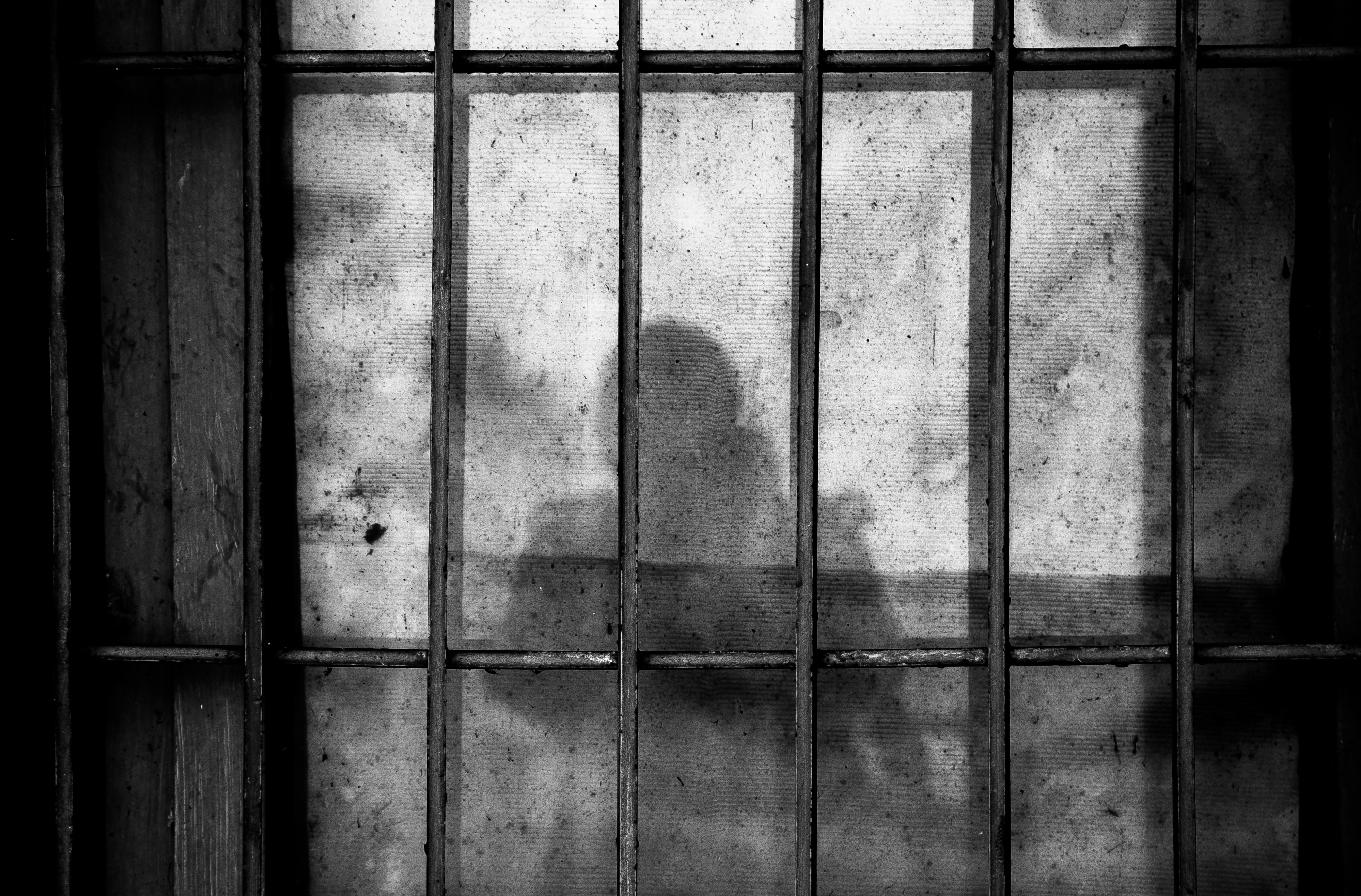 Une ombre en prison (photo)