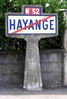 Panneau Michelin de fin d'agglomération à Hayange