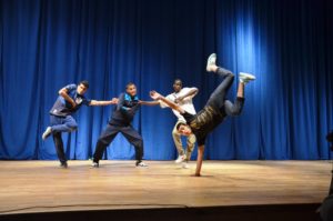 Jeunes_danseurs_de_Laghouat_Algerie