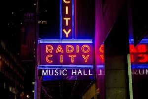 Entrée du music hall radio city à Mew York