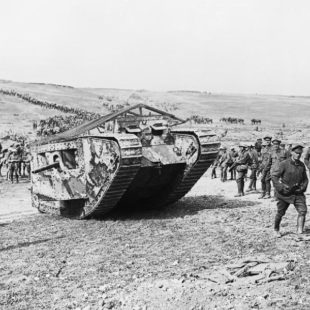 Tank britannique Mark 1 pendant la bataille de Flers-Courcelette, le 15 septembre 1916.