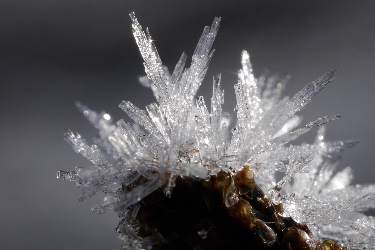 Comment les cristaux se forment-ils et comment leurs propriétés