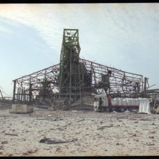 photographie des dégâts occasionnés par le souffle de l'explosion de l'usine AZF le 21 septembre 2001