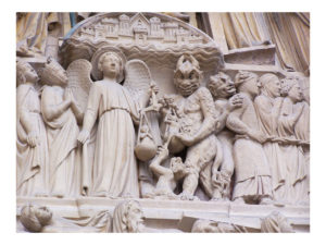 Détail du portail du Jugement dernier avec sculpture de Saint Michel et de Satan