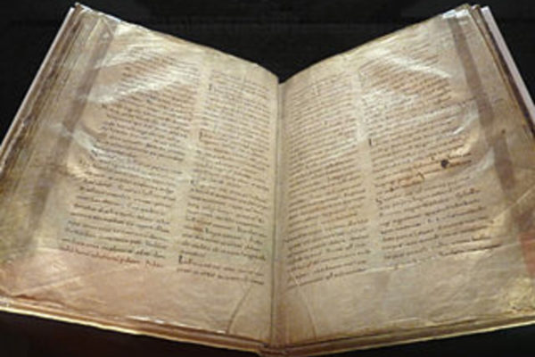 Photographie du manuscrit ouvert des Serments de Strasbourg