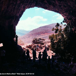 La grotte de Shuqba dans le Wadi en-Natuf ayant une occupation du Natoufien récent, site où la culture natoufienne a été identifiée en premier