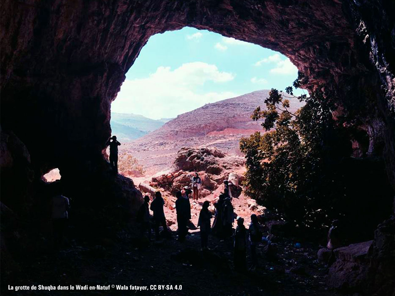 La grotte de Shuqba dans le Wadi en-Natuf ayant une occupation du Natoufien récent, site où la culture natoufienne a été identifiée en premier