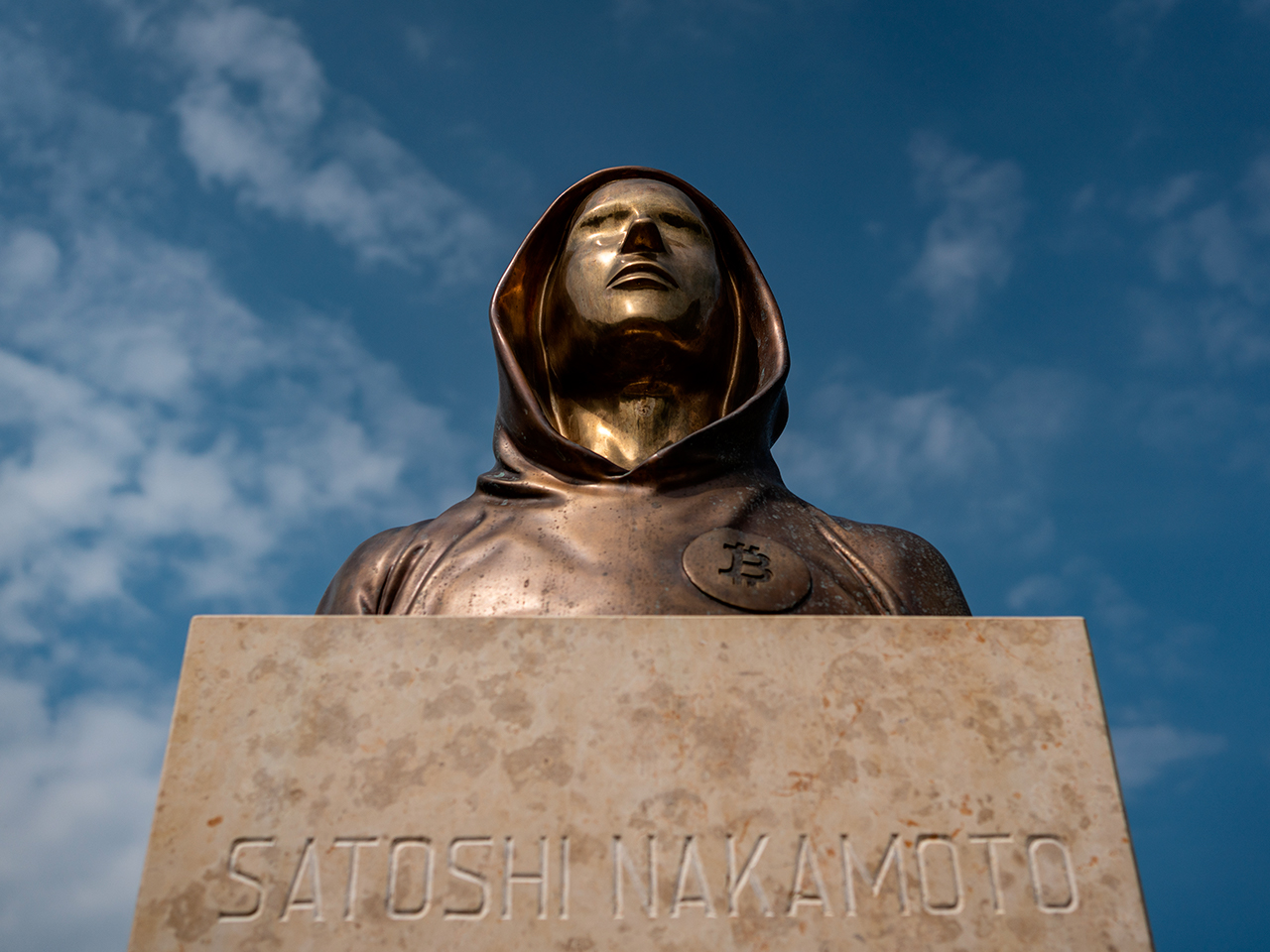 Buste en bronze de Satoshi Nakamoto à Budapest