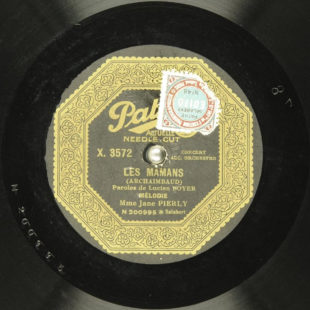 Macaron du disque Les mamans / Archambaud ; Mme Jane Pierly