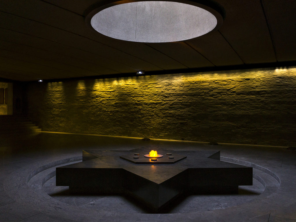 Crypte au mémorial de la Shoah à Paris