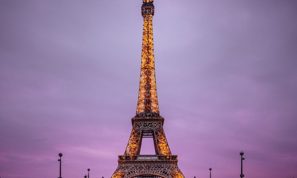 Tour Eiffel illuminée la nuit