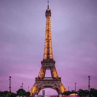 Tour Eiffel illuminée la nuit