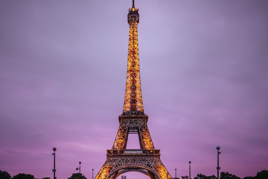 Tour Eiffel illuminée la nuit