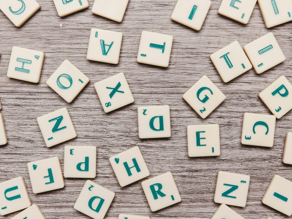 jeu de lettres dispersées