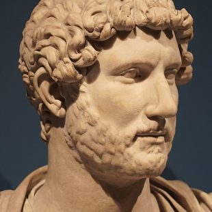 Buste sculpté de l'empereur Hadrien de Tivoli