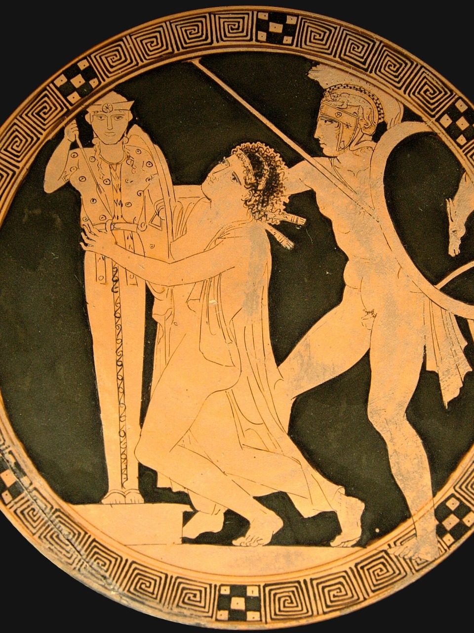Ajax le Petit arrachant de force Cassandre du Palladium auprès duquel elle s'était réfugiée. Intérieur d'une coupe attique à figures rouges, v. 440-430 av. J.-C.