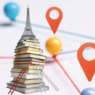 Tour Eiffel au sommet d'une Pile de livres accessibles via des échelles dans un itinéraire avec symboles GPS