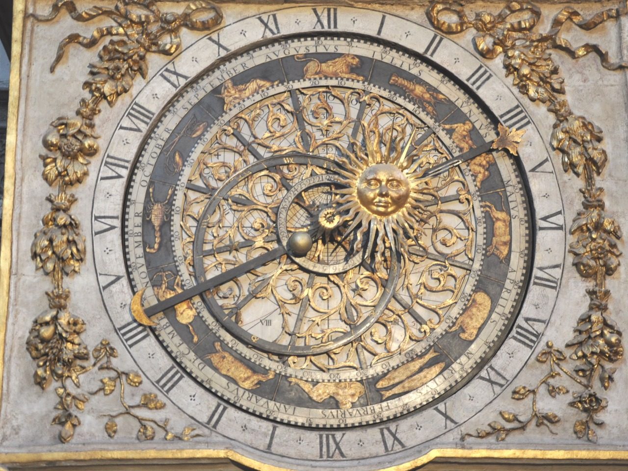 Cadran de l'horloge astronomique de Saint-Jean à Lyon