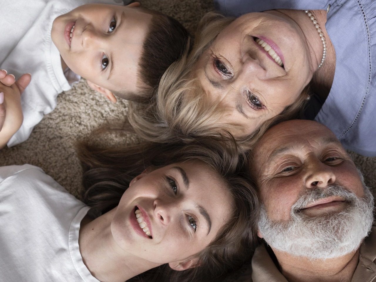 Les différents âges dans la famille par freepik