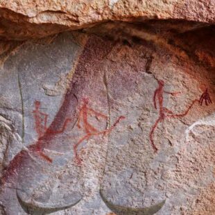 Dessins rupestres et protections périodiques en fondu