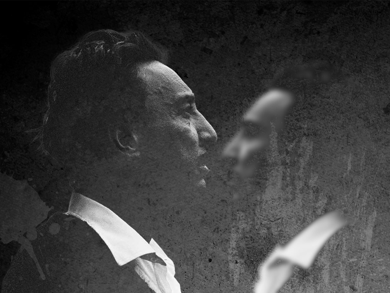 Profil gauche noir et blanc de Romain Gary au premier plan et profil droit lui ressemblant en arrière-plan flou. Les deux profils se font face.